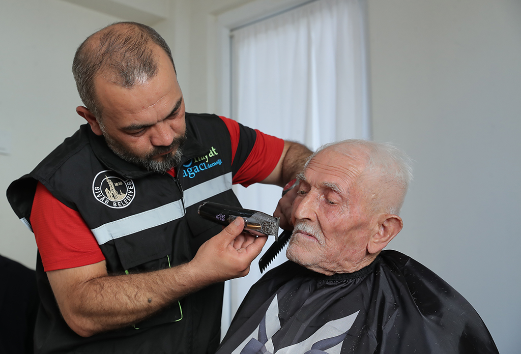 Yaşlılara Ücretsiz Tıraş Hizmeti