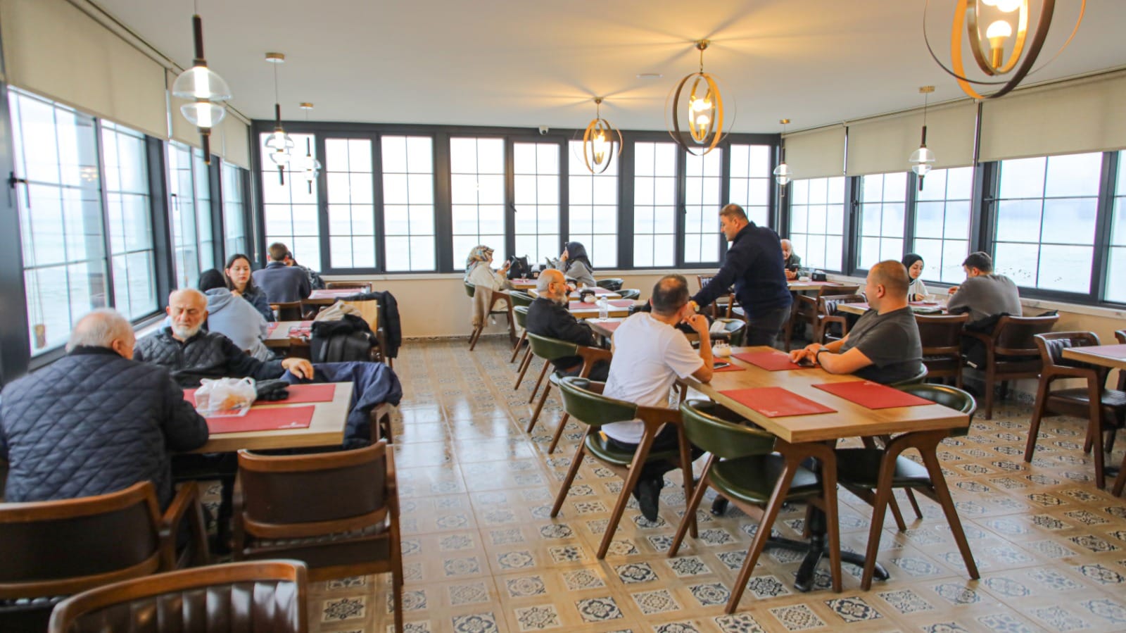 İskele Kafe, Misafirlerini Ağırlıyor