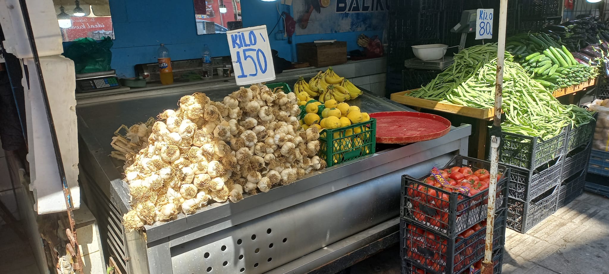 Balık Olmayınca Sebze Meyve Satıyorlar