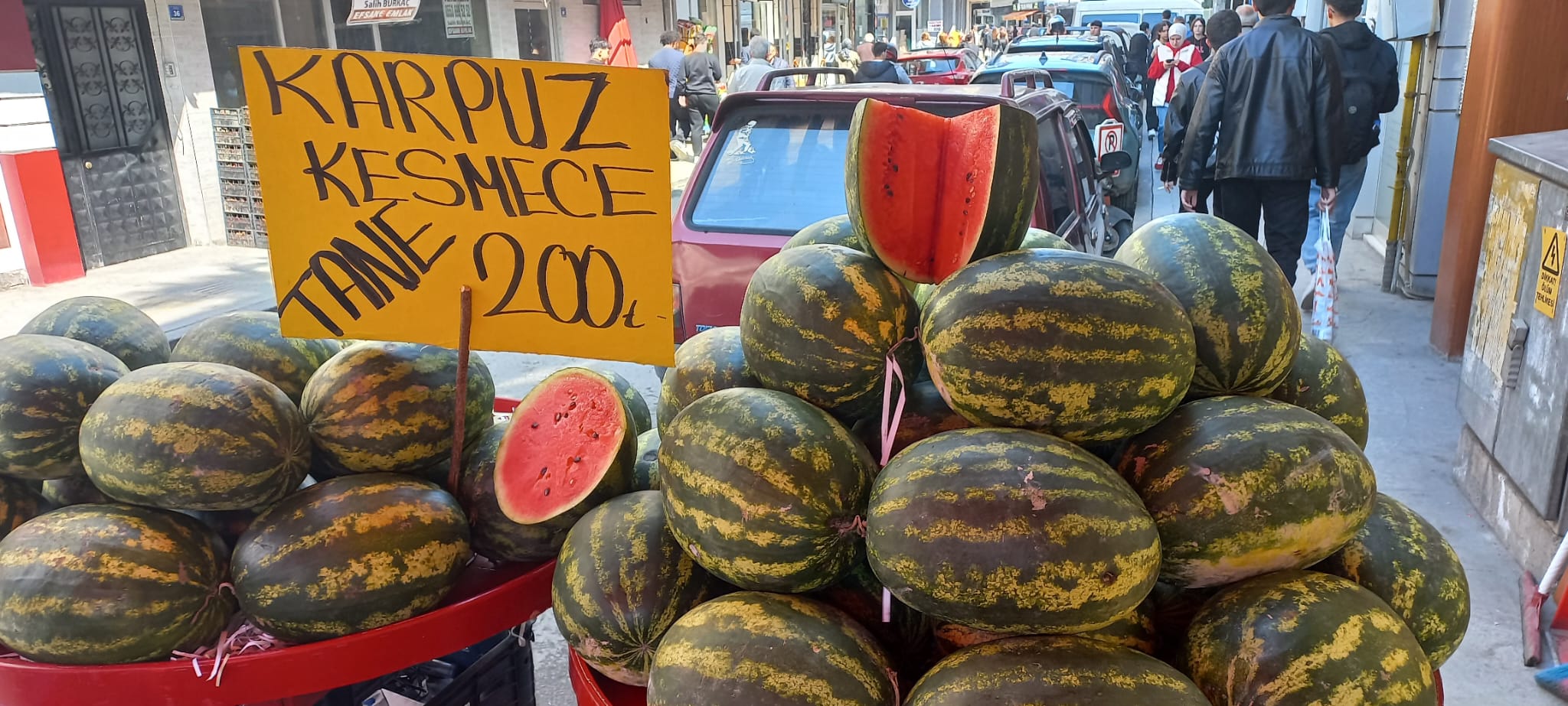 Sezonun İlk Karpuzları Tezgahlarda! 