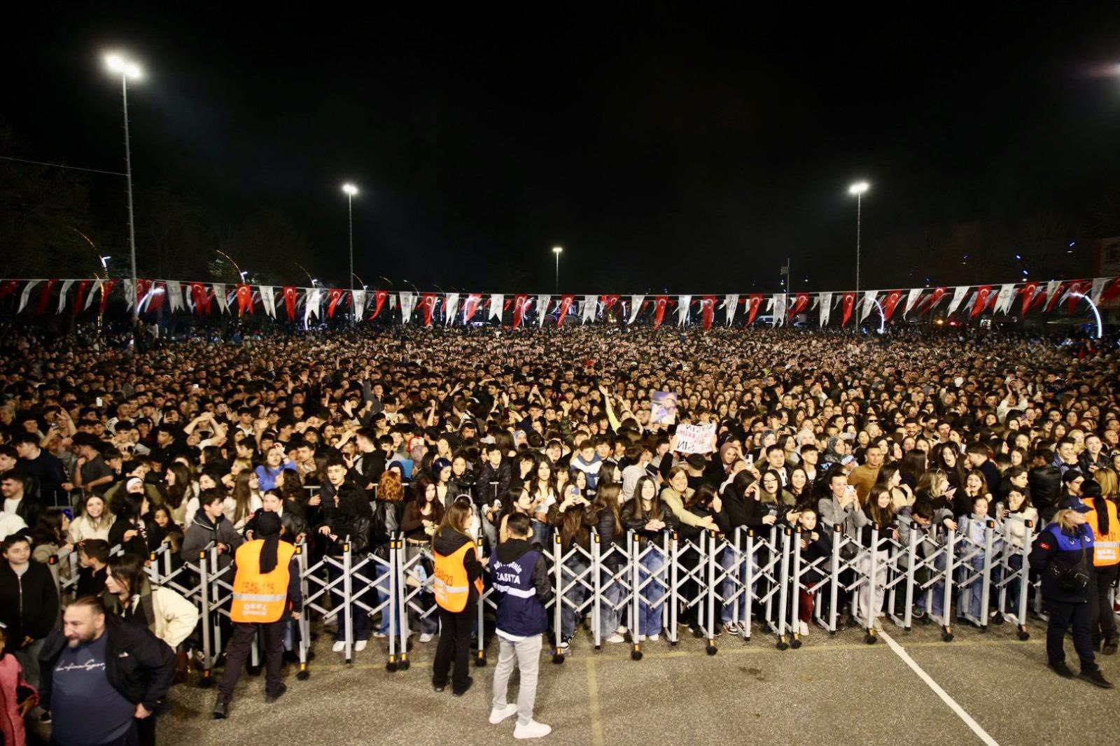 Poizi Konserine Yoğun İlgi