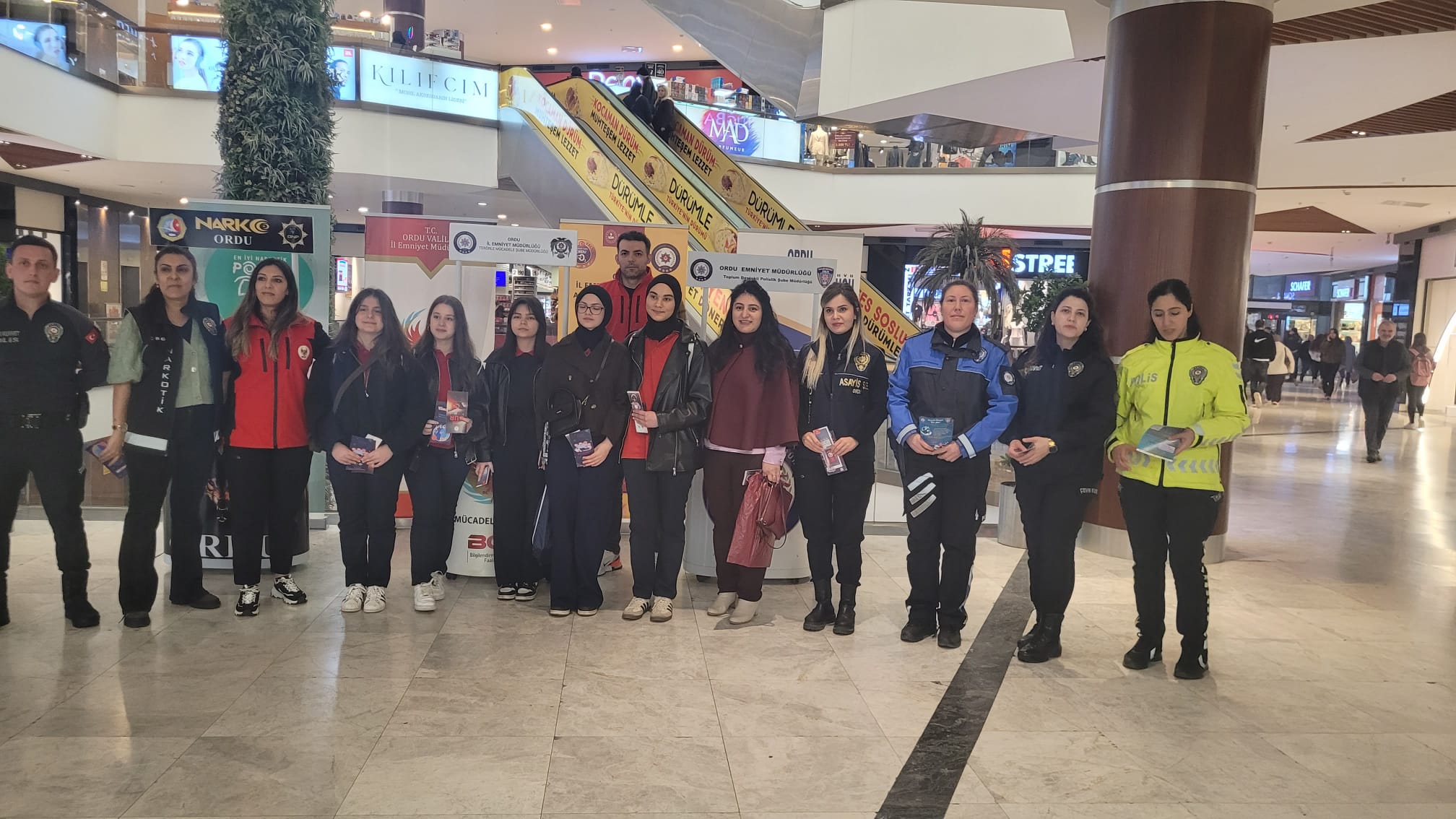 Polisten Vatandaşlara KADES Bilgilendirmesi