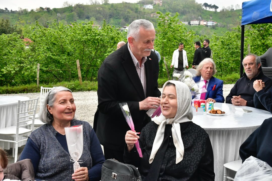 Gülyalı’da Anlamlı Anneler Günü Kutlaması