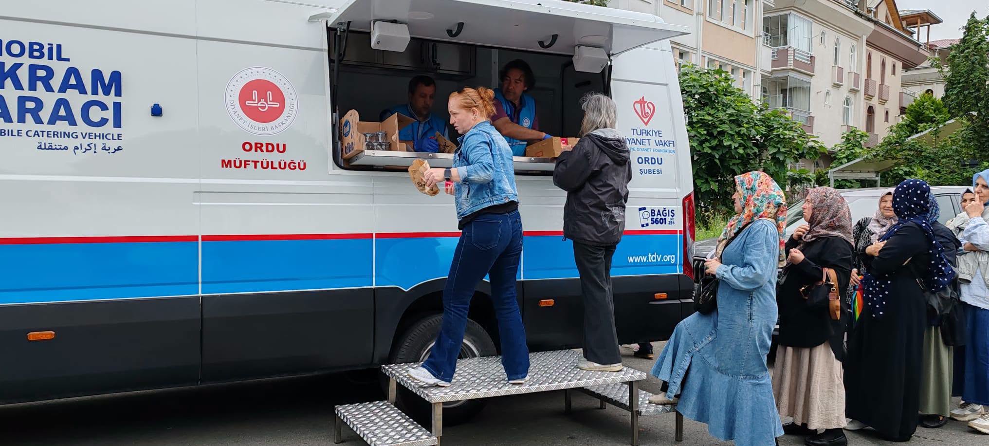 YKS’ye Giren Öğrencilere İkram