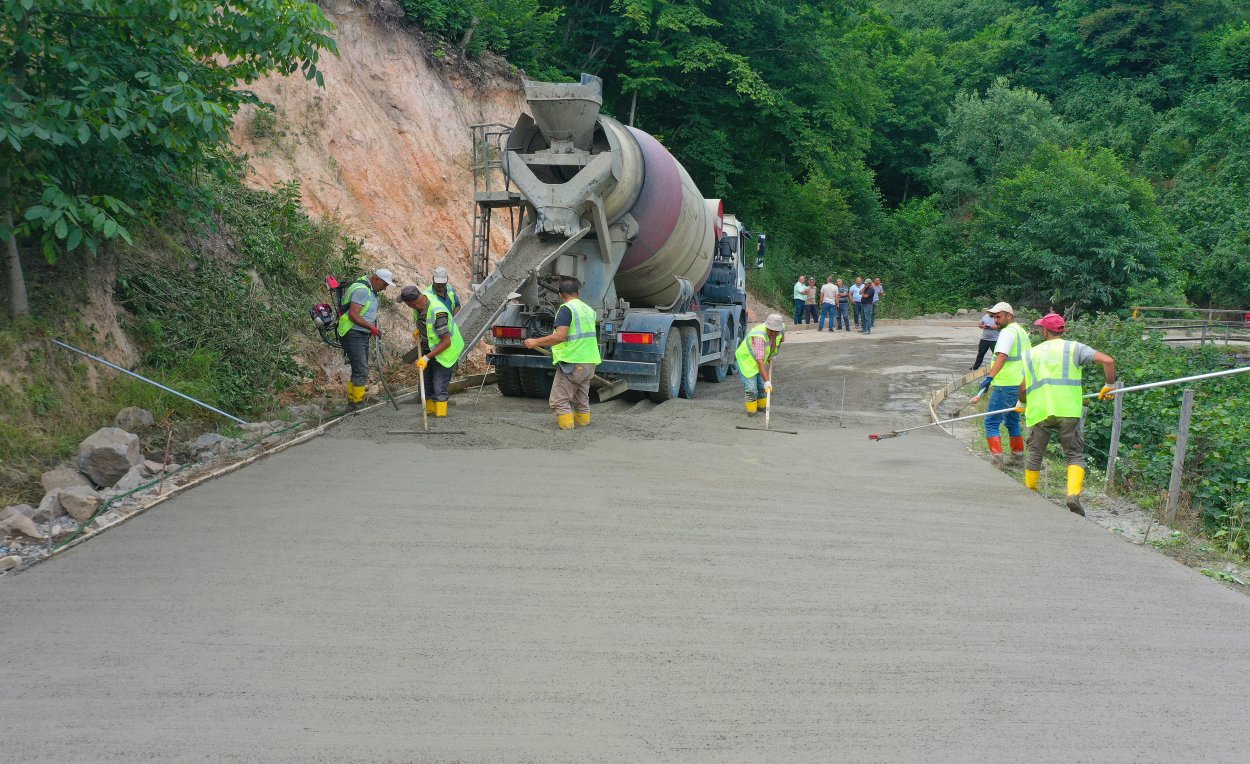 Örencik Yoluna Beton Konforu Geldi